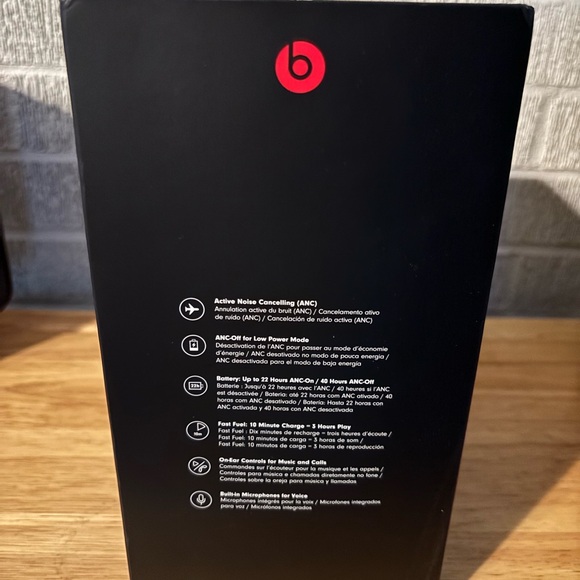 Beats by Dre Studio3 Over-Ear Headphones - Black - Picture 3 of 6
